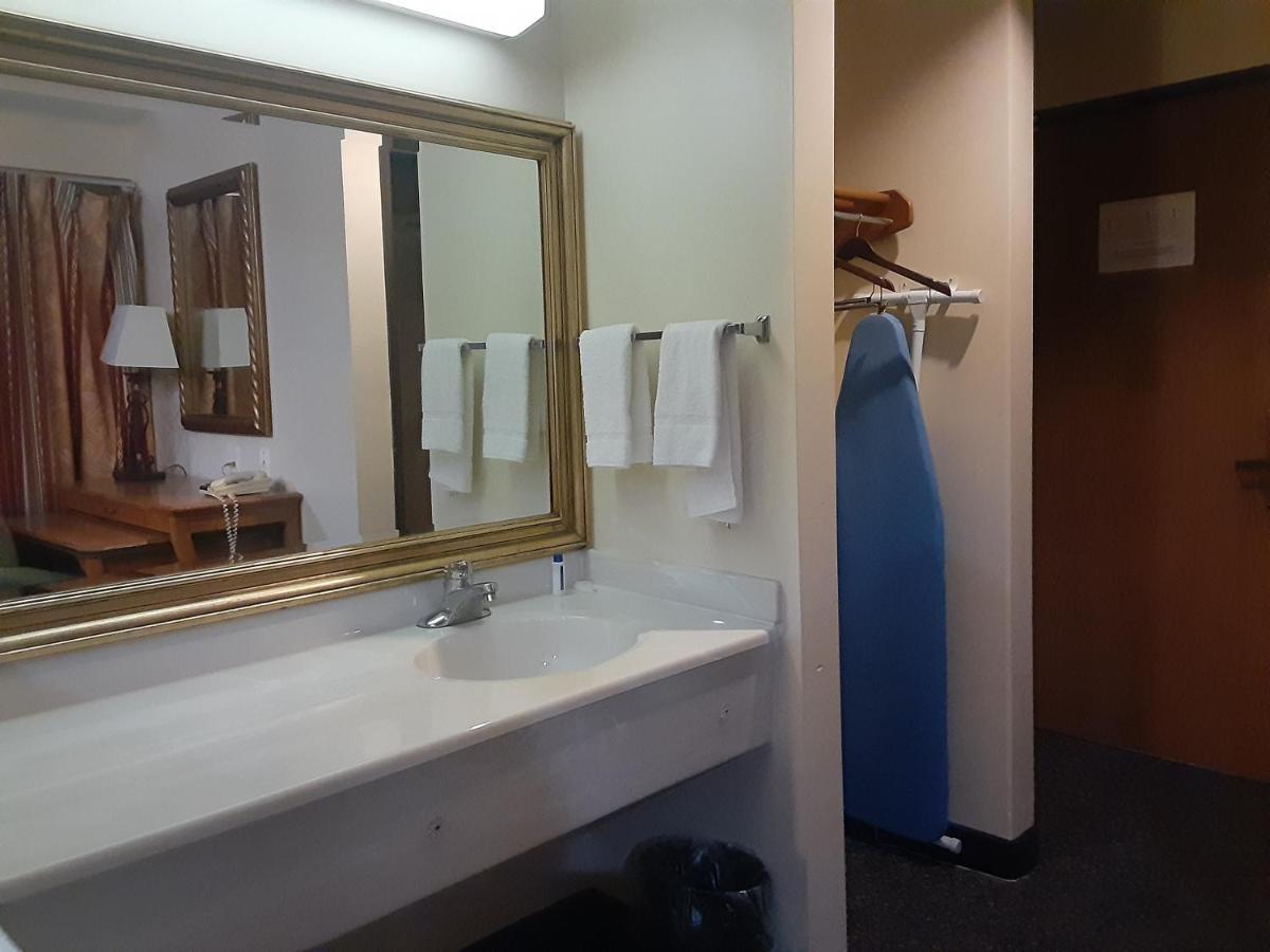 American Inn And Suites Ionia 외부 사진