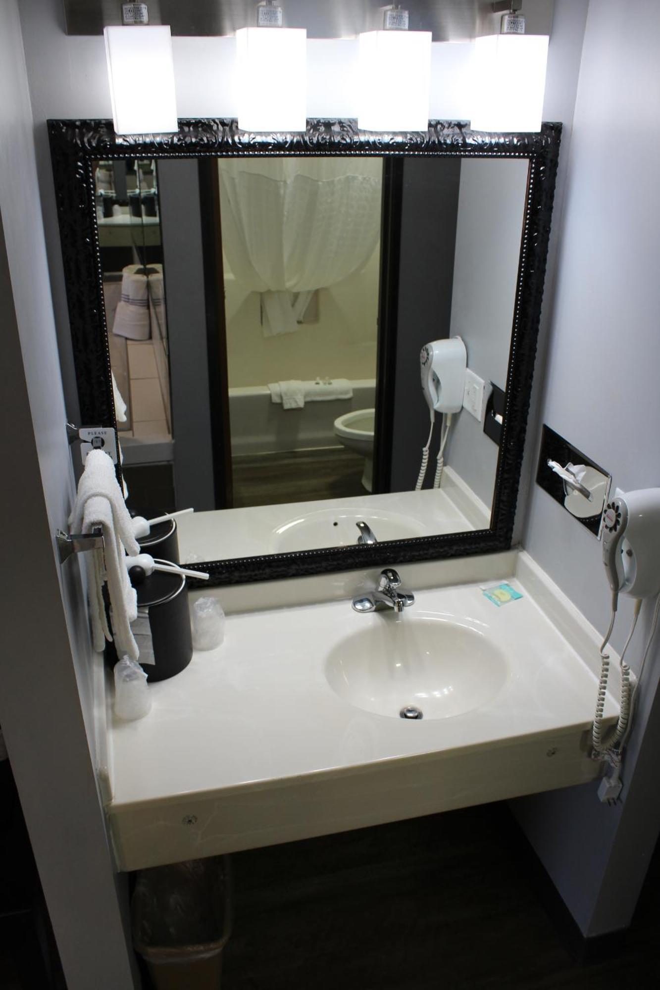 American Inn And Suites Ionia 외부 사진
