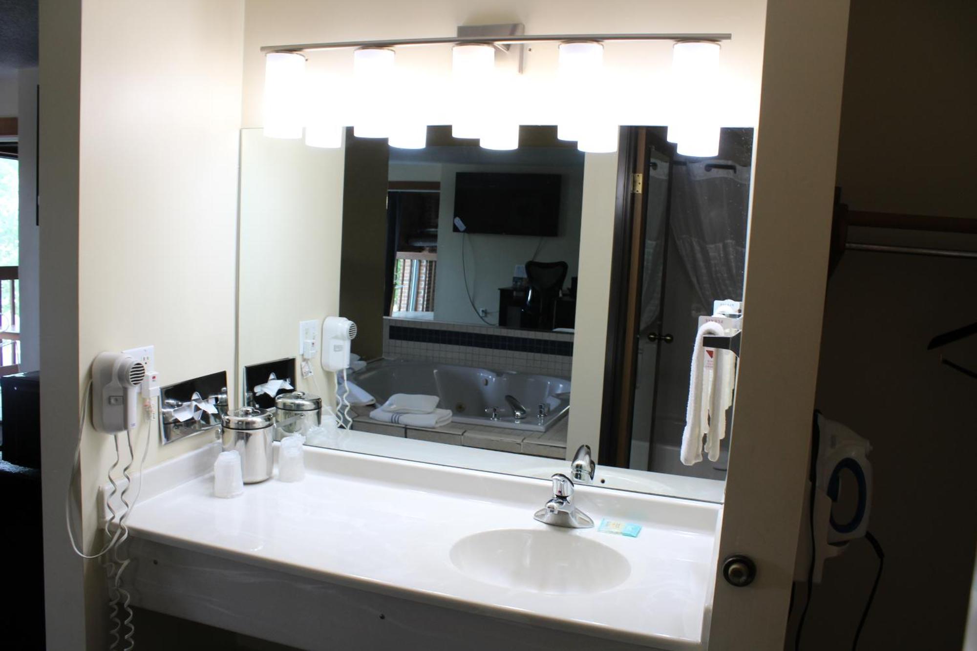 American Inn And Suites Ionia 외부 사진